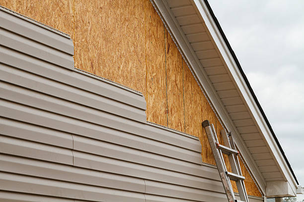 Professional Fiber Cement Siding technician working in Sumner, IL